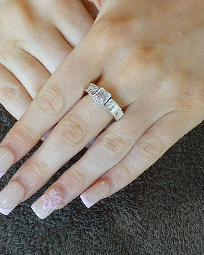 Silver 3 Stone CZ Ring With Shoulders For Resin