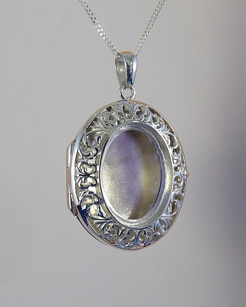 Silver fillagree locket for 18x13 cabochon