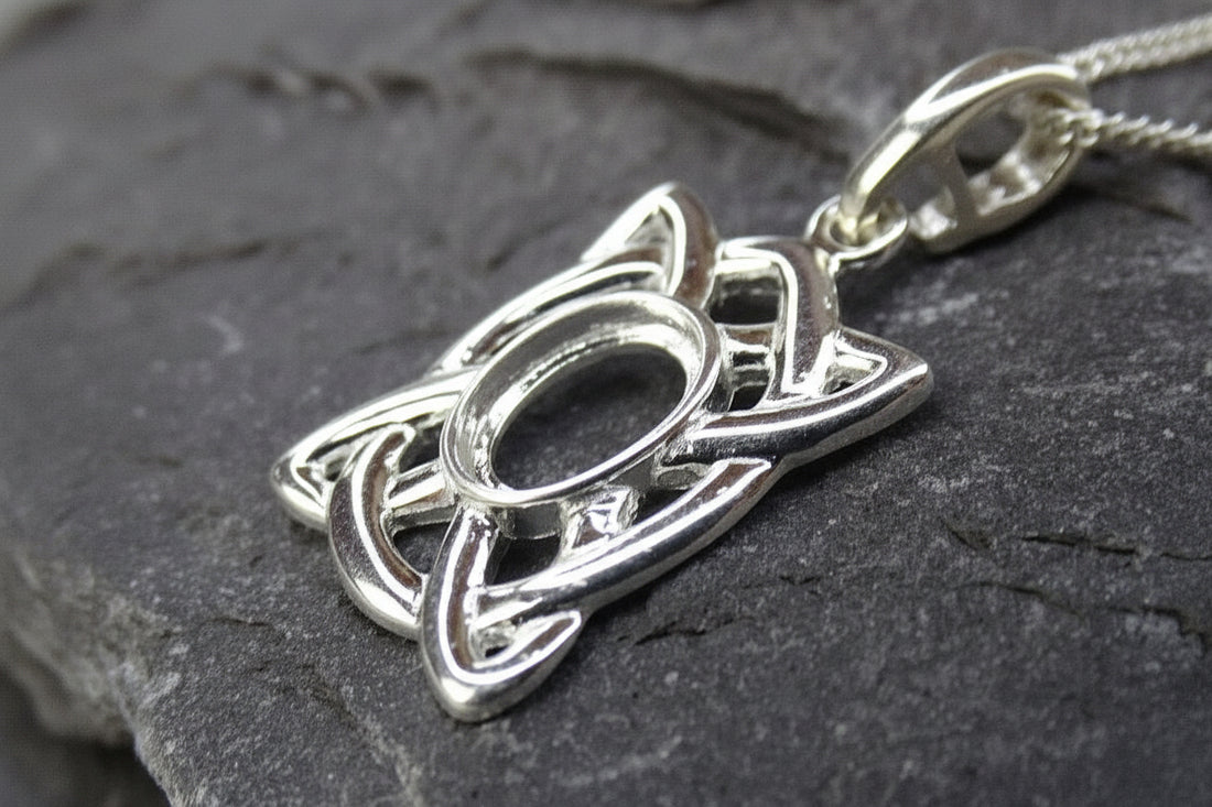 Silver Celtic knot Pendant Setting For 8x6 Cabochon