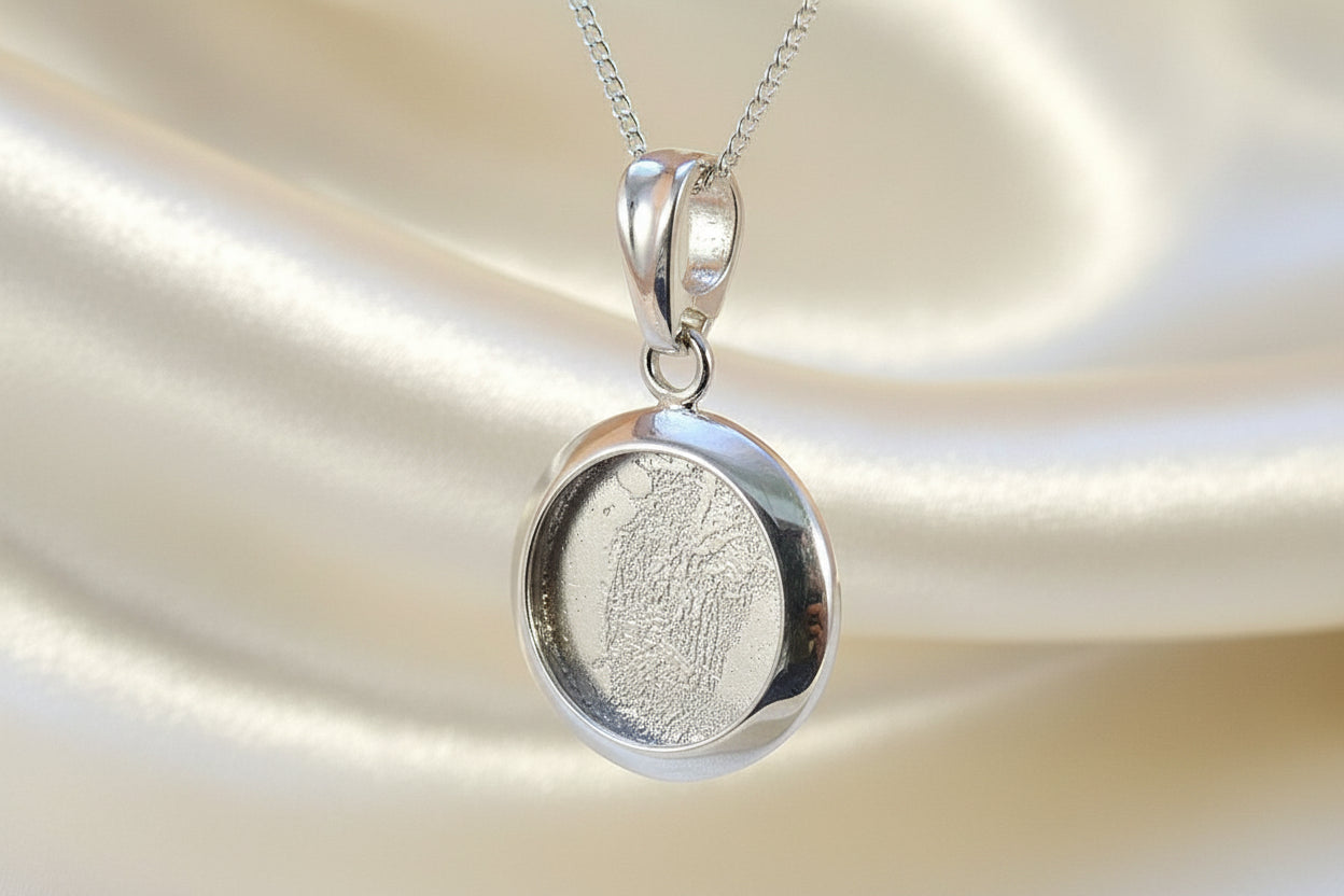 Solid Back Round silver Pendant Suitable For 17mm Cabochon Or Resin