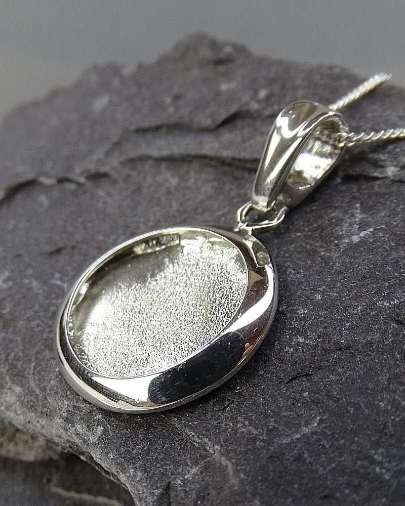 Solid Back Round silver Pendant Suitable For 17mm Cabochon Or Resin