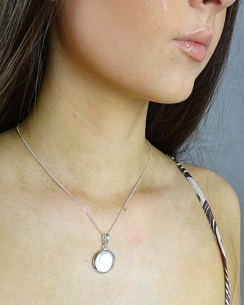 Solid Back Round silver Pendant Suitable For 17mm Cabochon Or Resin