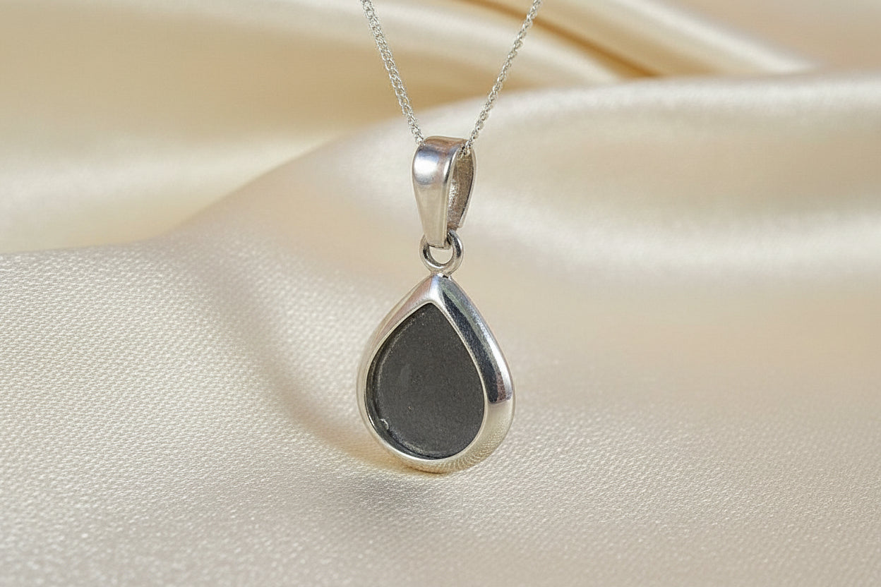 slid back silver teardrop pendant suitable for resin
