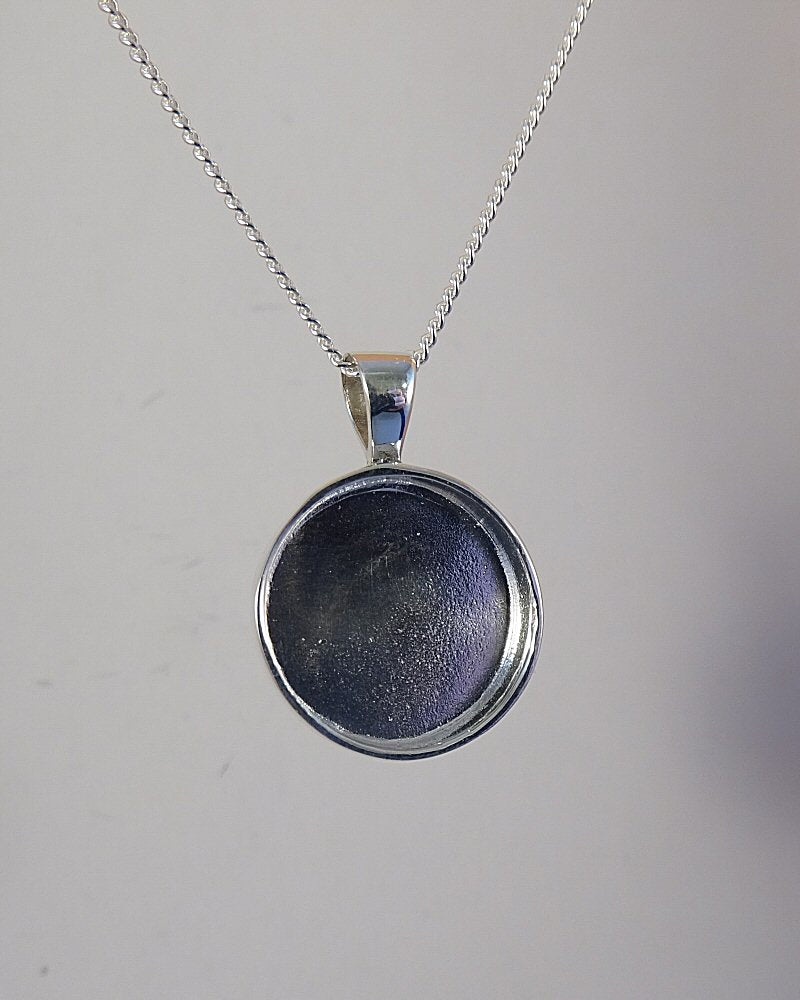 solid back round pendant for resin or cabochon