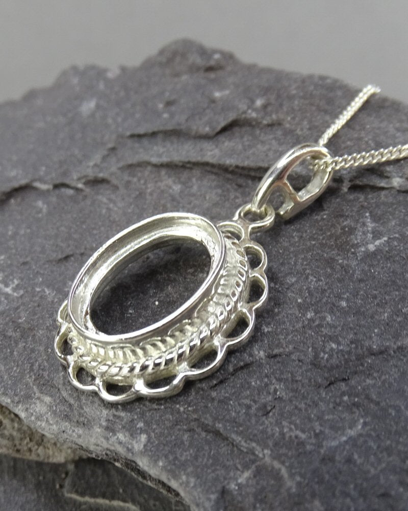 Frill Edge Silver Pendant Setting For Cabochons 14x10