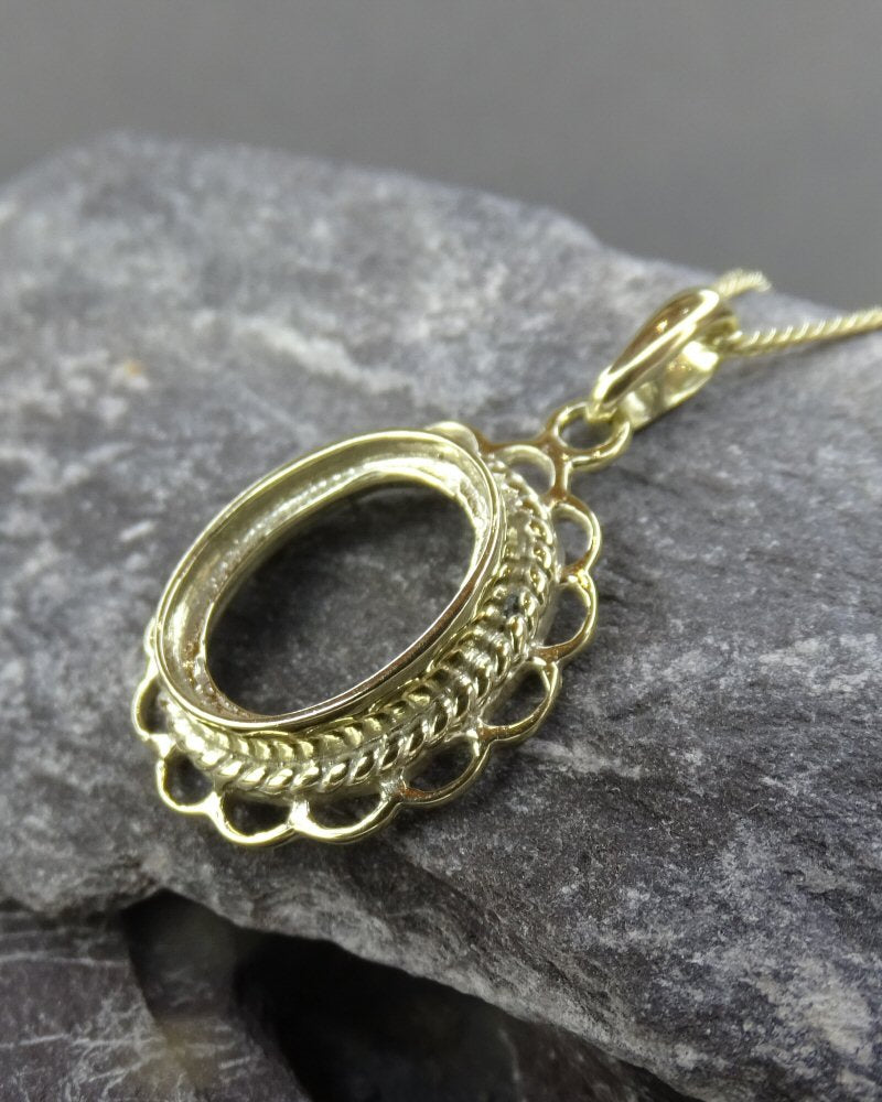 Solid Gold Frill Pendant To Fit 14x10 Cabochon