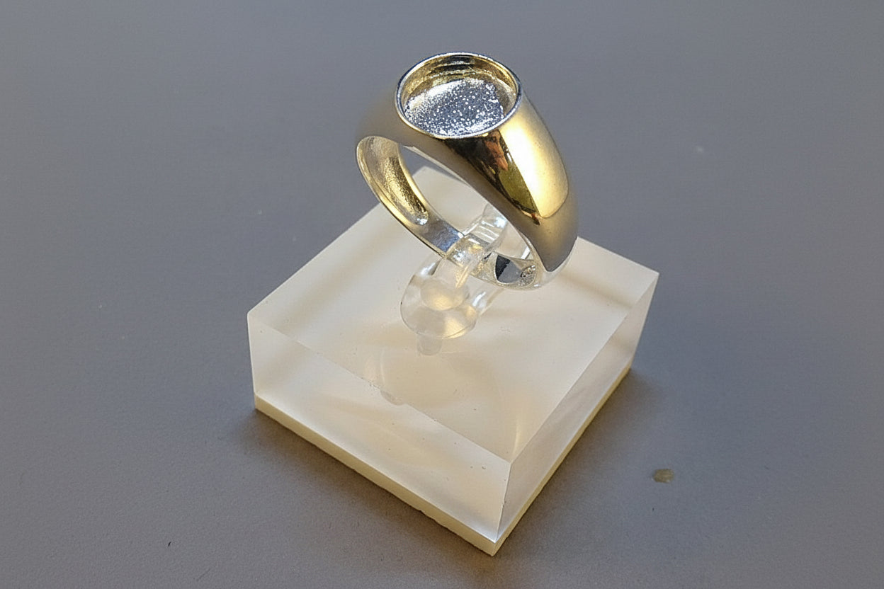 Silver gents signet ring to fit 10mm cabochon or resin