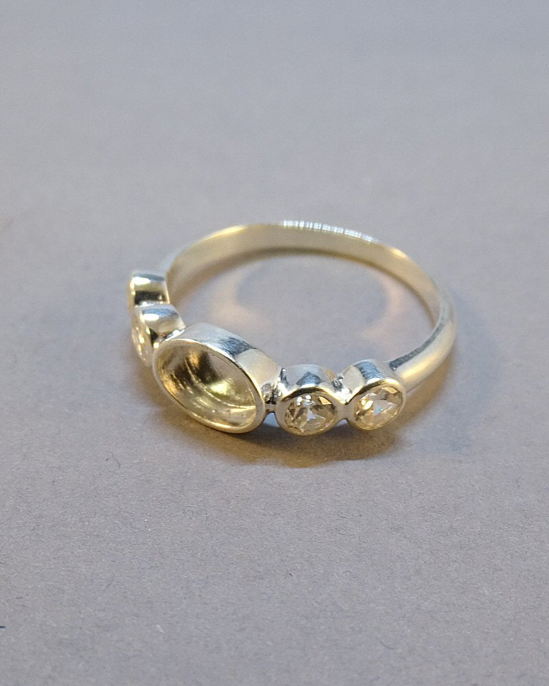 Silver ring suitable for resin or 8x6 cabochon with resin