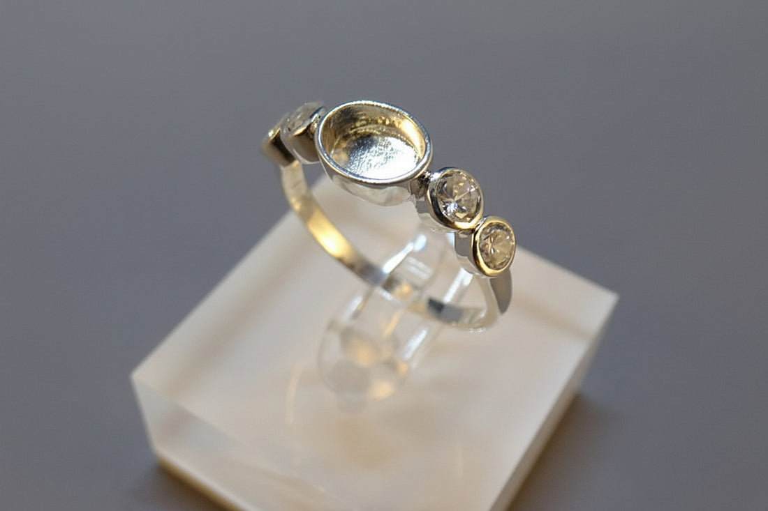 silver cz ring blank suitable for cabochon or resin