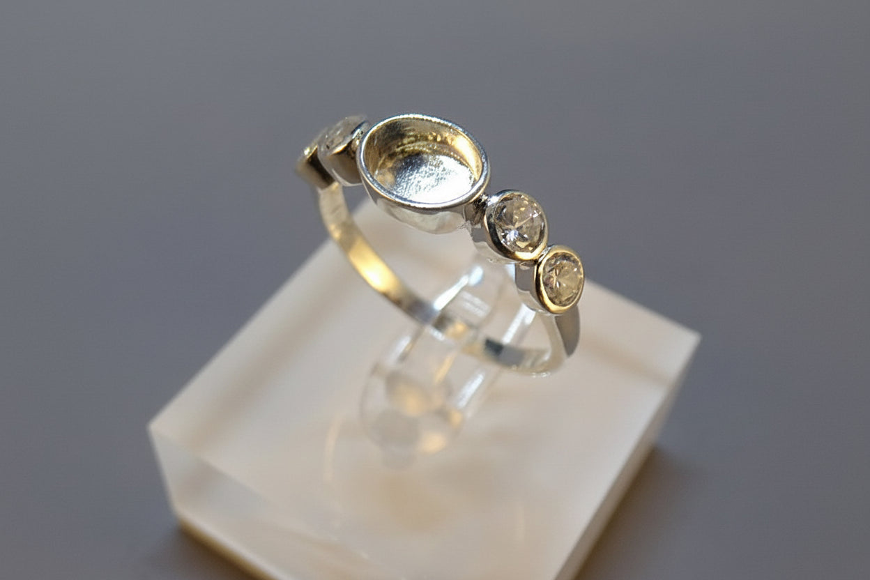 silver cz ring blank suitable for cabochon or resin