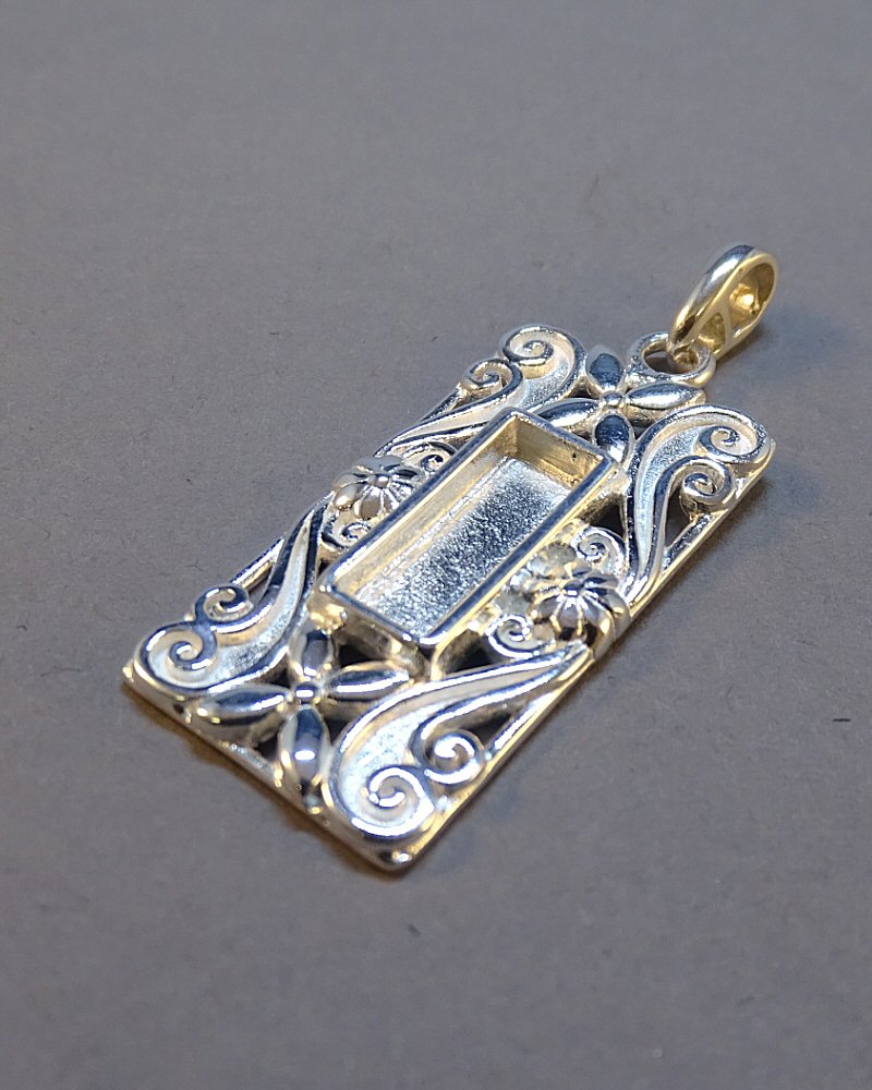 Solid silver fancy embossed pendant for resin or stones