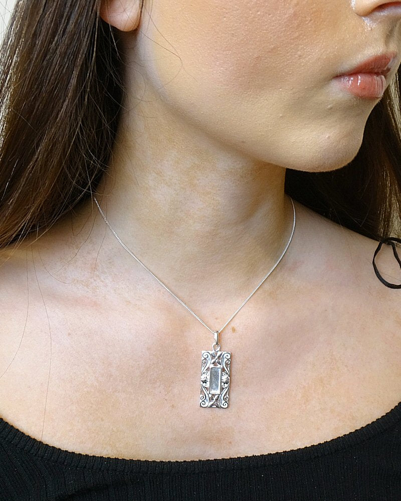 Solid silver fancy embossed pendant for resin or stones