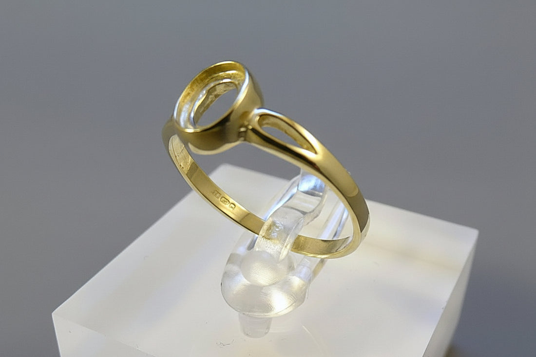 Solid Gold Ladies Ring To Fit 7X5 Cabochon