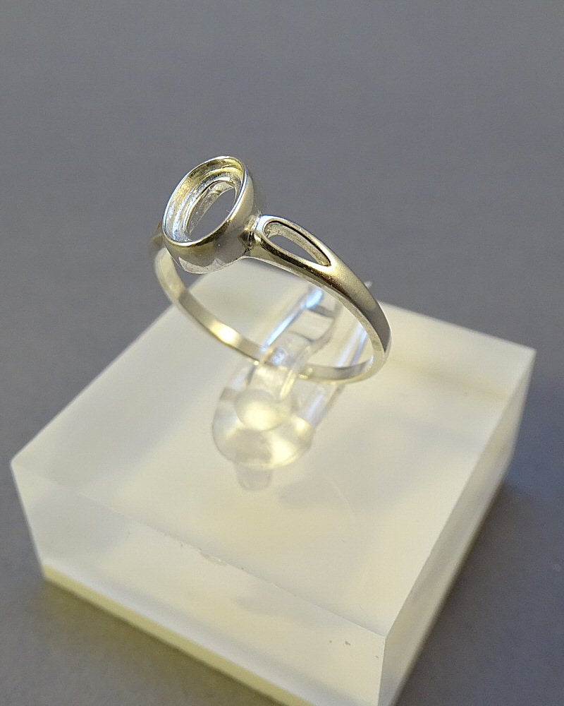 Ladies Silver Ring Setting To Fit A Cabochon