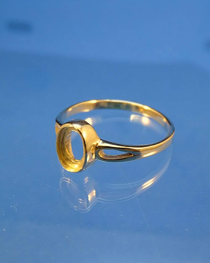 Solid Gold Ladies Ring To Fit 7X5 Cabochon
