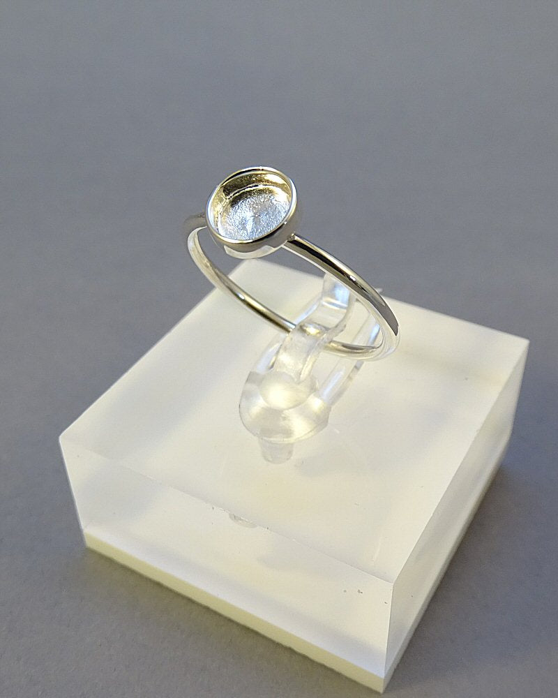 plain silver ring unsett