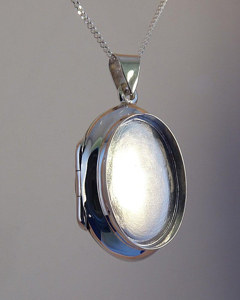 unset silver locket to fit a 18x13 cabochon or resin