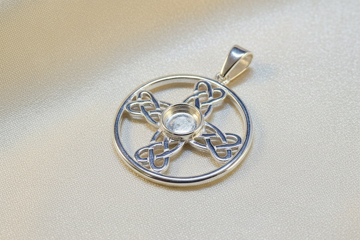 Silver Celtic pendant to fit 6mm cabochon or resin