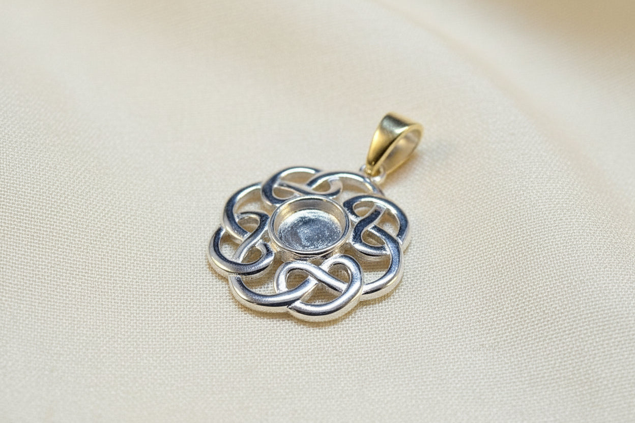 Solid silver Celtic pendant to fit a 6mm cabochon or resin