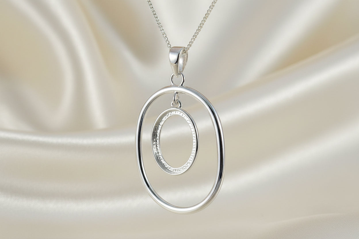 swinging centre silver pendant