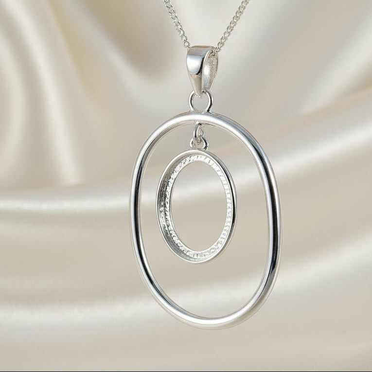 swinging centre silver pendant