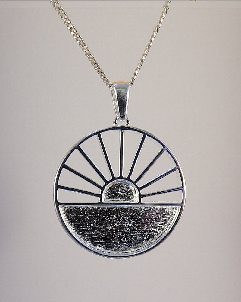silver sunset pendant suitable for resin