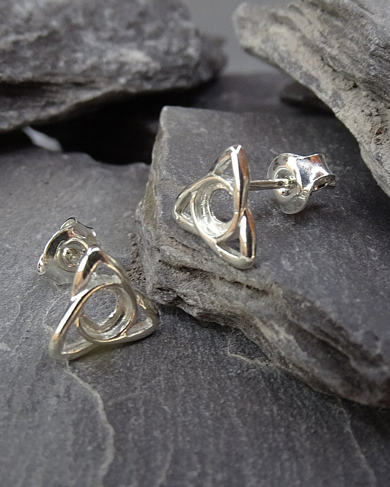 Simple silver Celtic Style Stud Setting For 4mm Stones