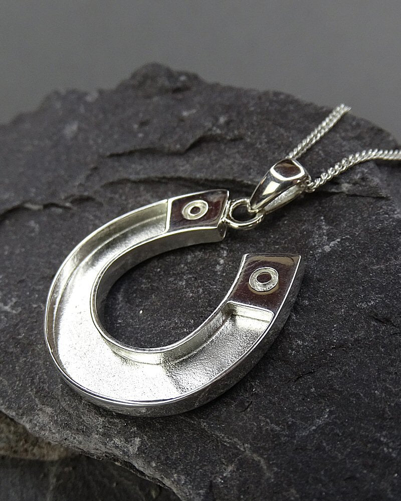 Silver Horse Shoe Pendant Blank Suitable For Resin