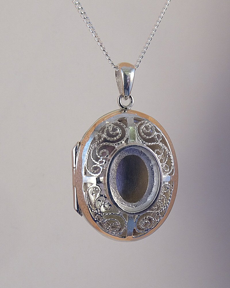 Solid Silver Fillagree Stye Locket With Bezel For 10x8 Cabochon