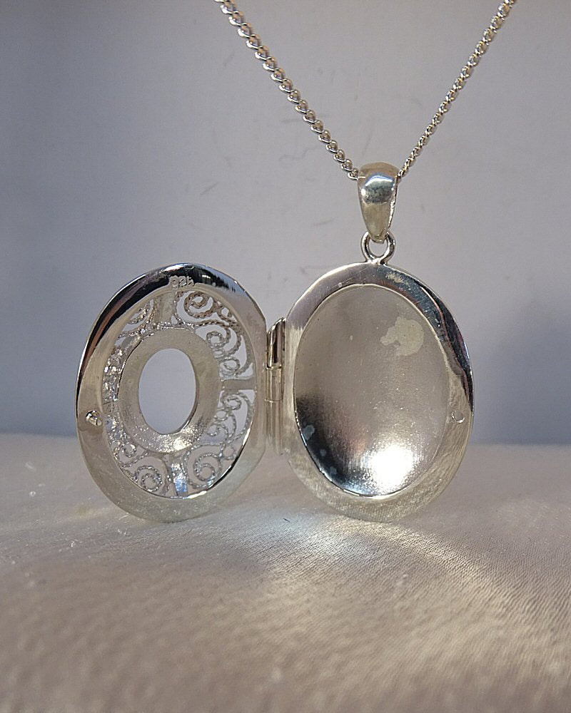 Solid Silver Fillagree Stye Locket With Bezel For 10x8 Cabochon