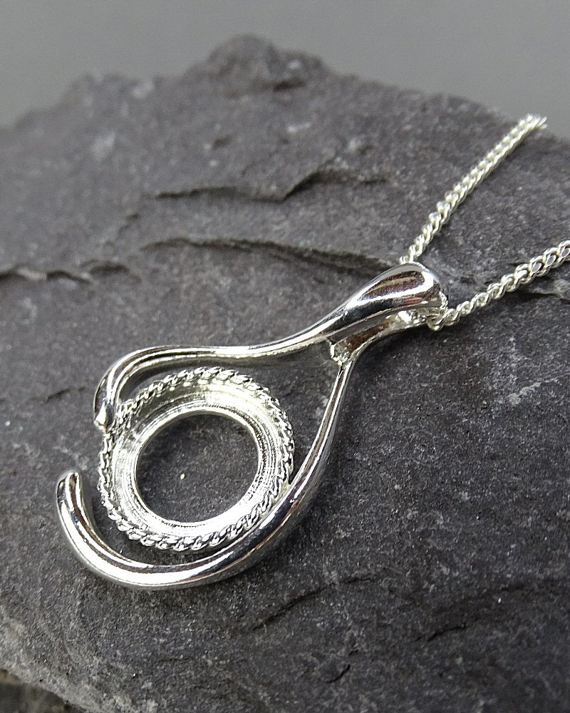 Stunning Silver Pendant To Take a 10mm Cabochon