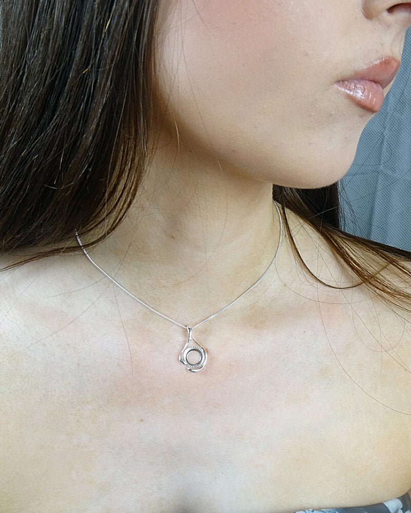 Stunning Silver Pendant To Take a 10mm Cabochon