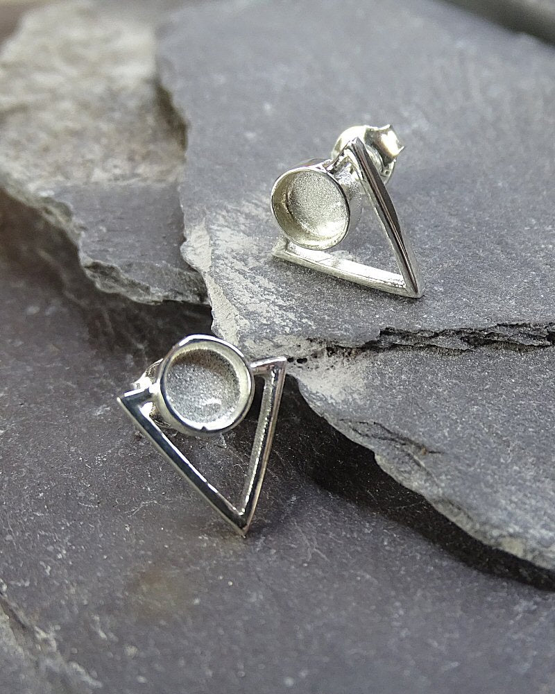Silver Triangle Studs Settings To Fit 5mm Cabochon