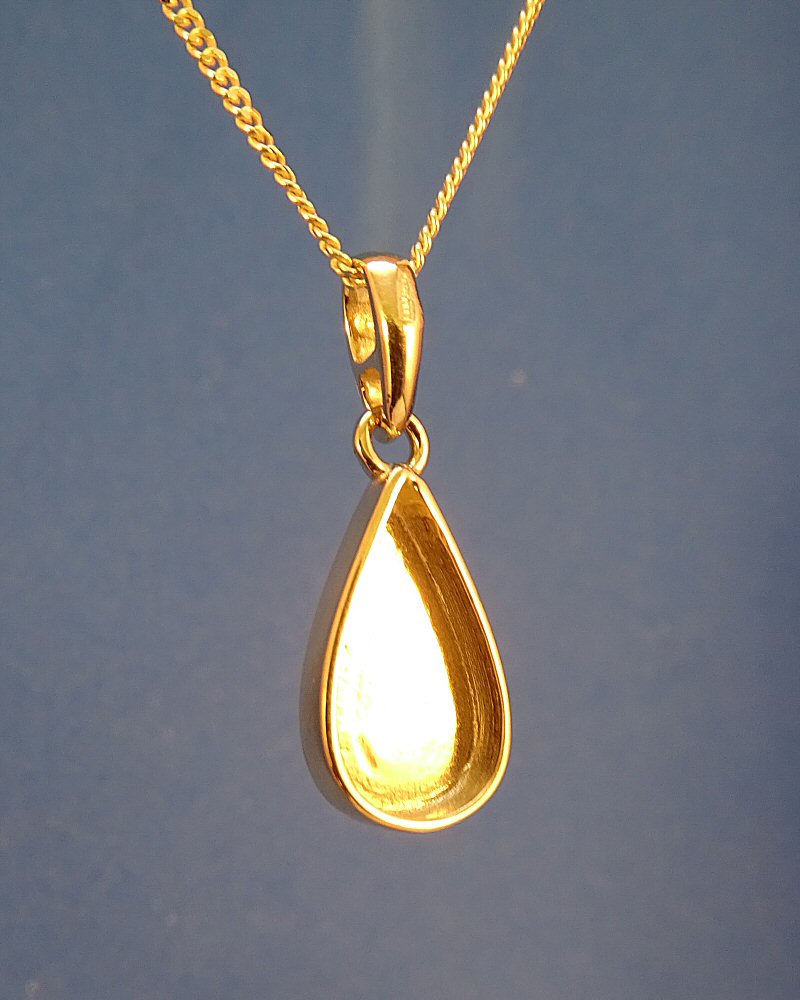 gold teardrop pendant setting