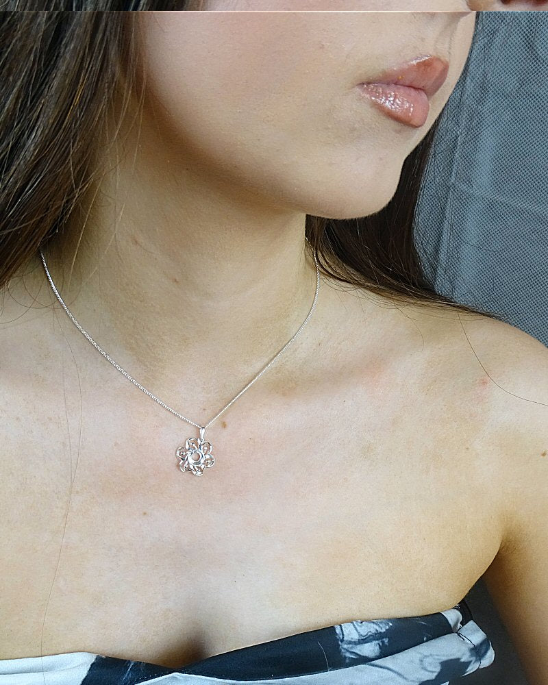 Silver Flower Pendant Mount For 6mm Stone
