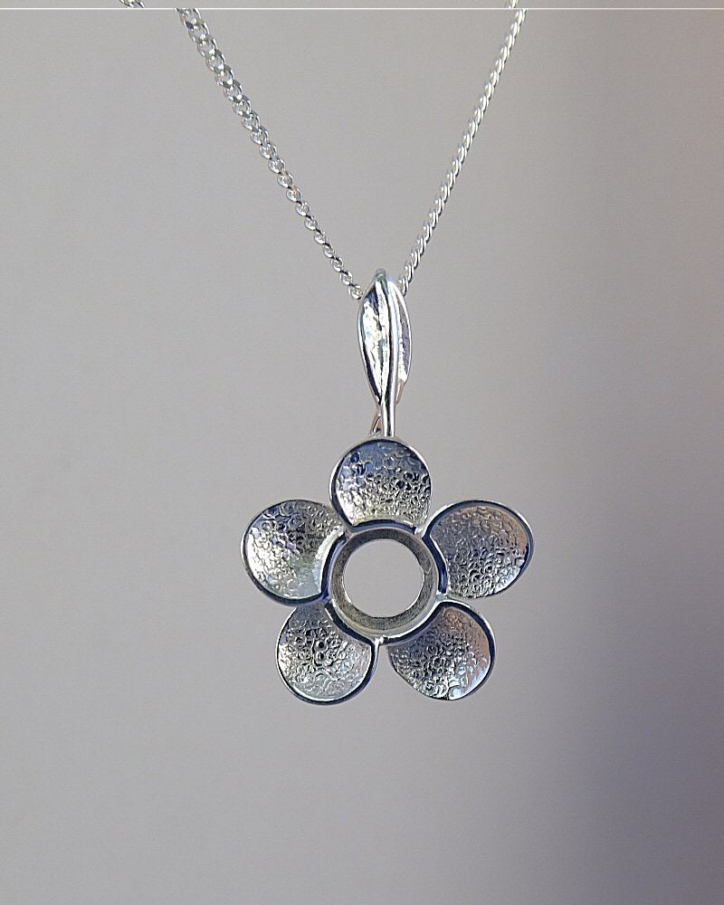 silver flower pendant to fit 6mm cabochn