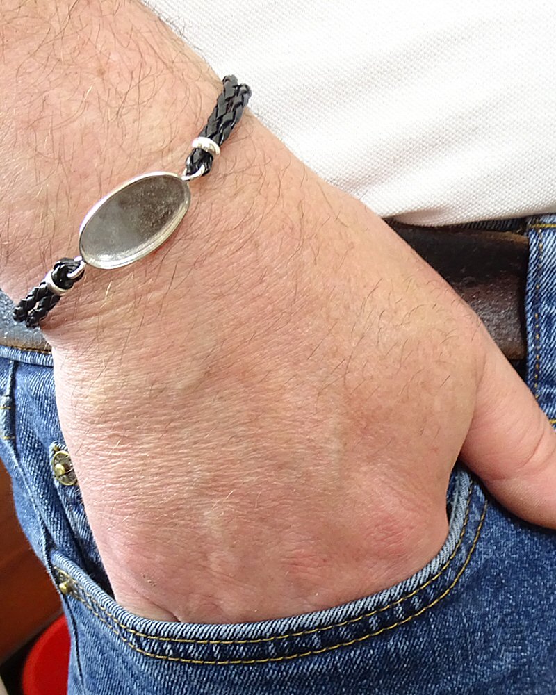 Gents Silver and leather Bracelet suitable for resin