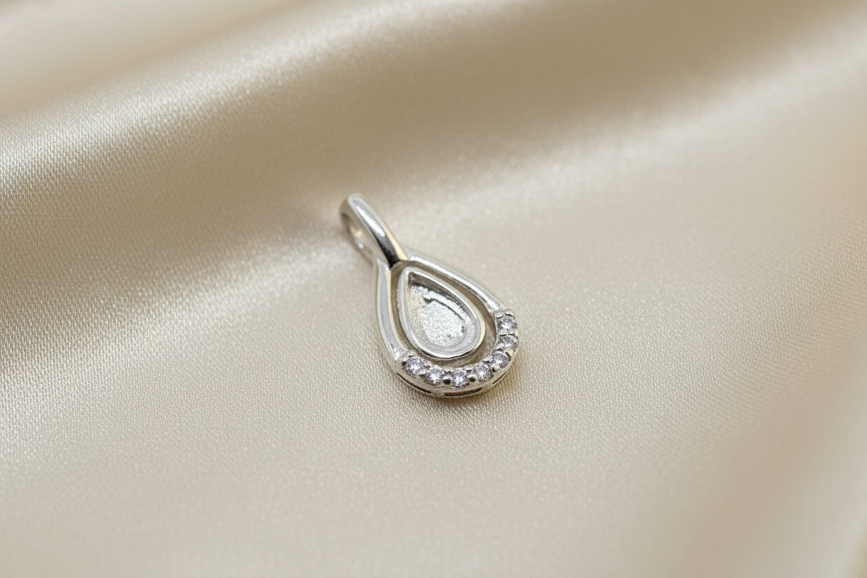 Silver teardrop pendant setting with cz suitable for resin