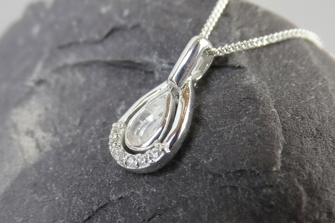 Silver teardrop pendant setting with cz suitable for resin