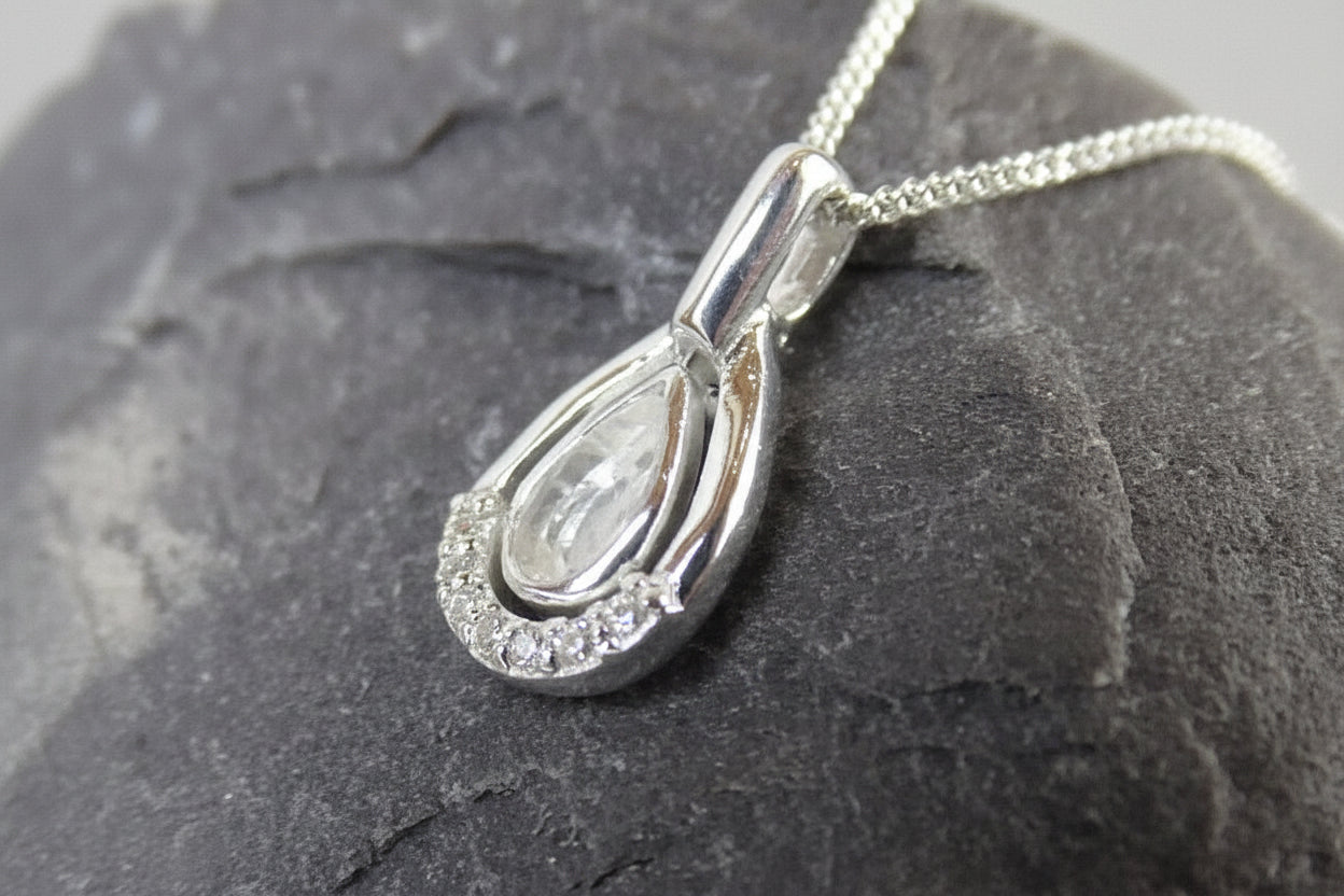 Silver teardrop pendant setting with cz suitable for resin