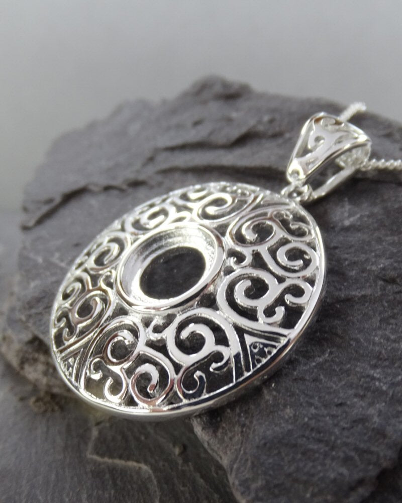 Fret work Silver Pendant Setting For Fitting 10mm Cabochon