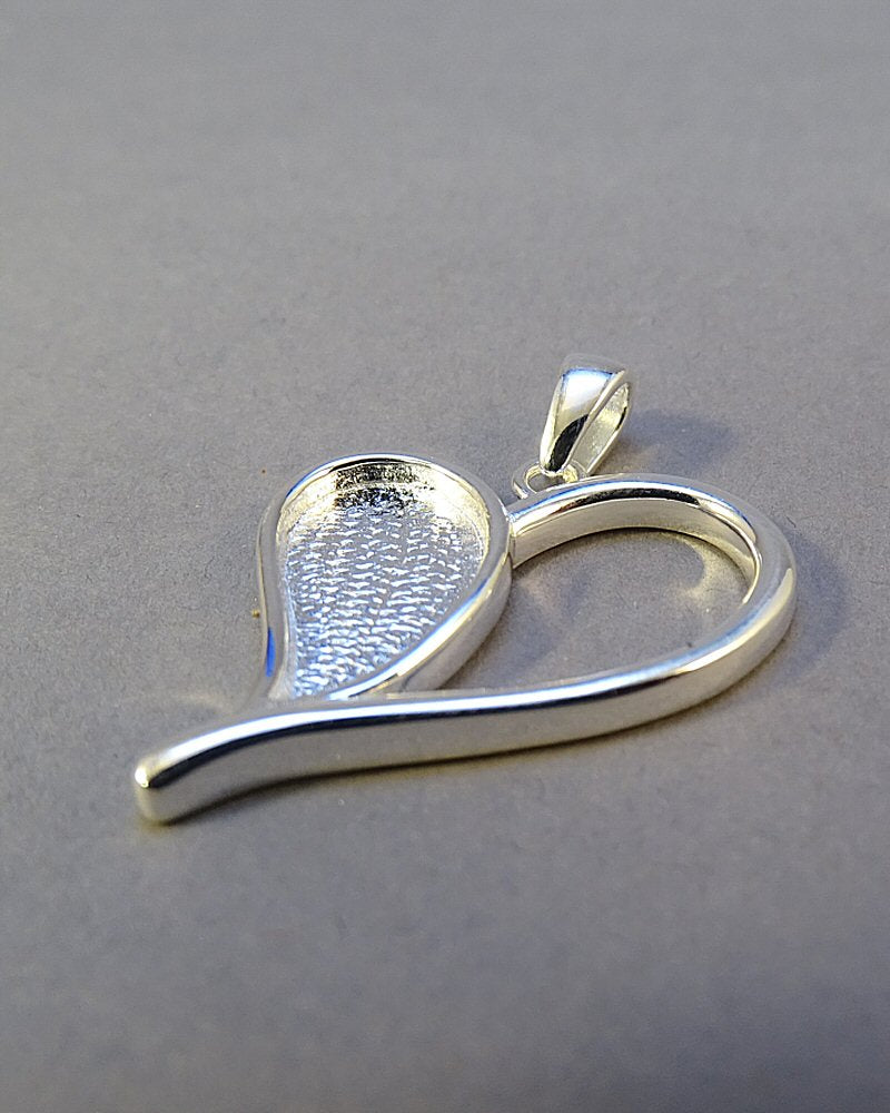Stunning Silver Heart Pendant Suitable For Resin