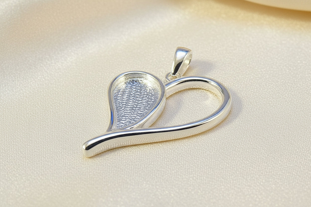 Stunning Silver Heart Pendant Suitable For Resin