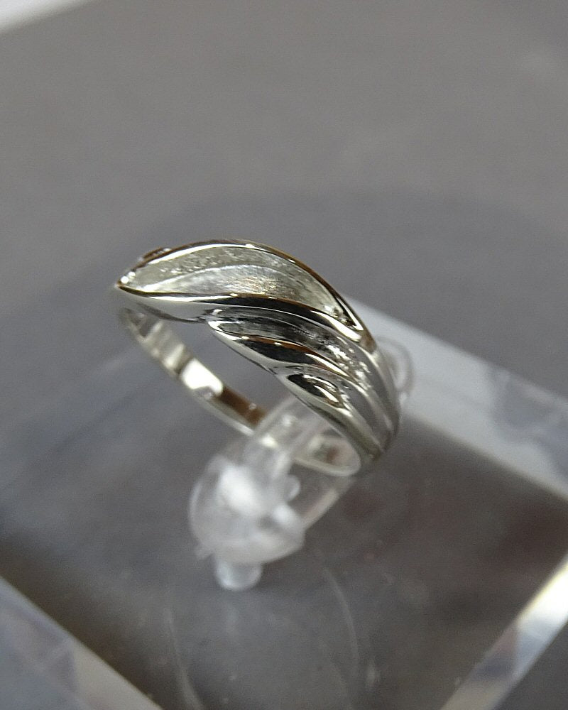 Silver ladies ring blank suitable for use with resin