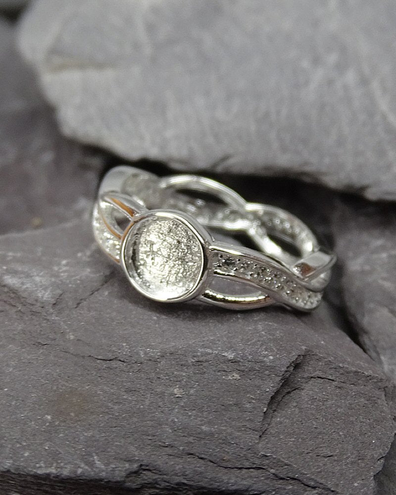 Solid Silver Entwinned Ring With CZ Stone suitable for Cabochon Or Resin