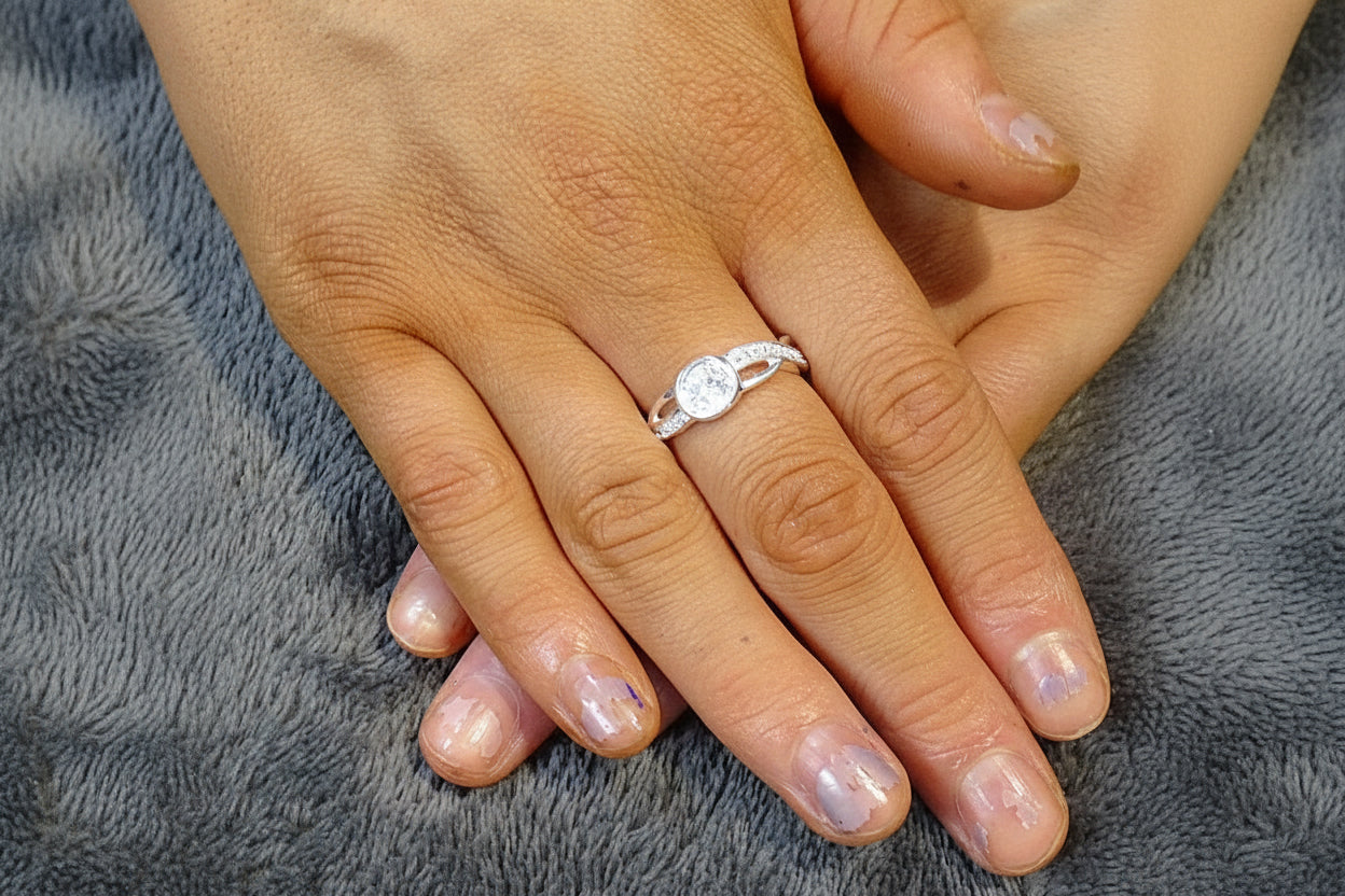 Solid Silver Entwinned Ring With CZ Stone suitable for Cabochon Or Resin