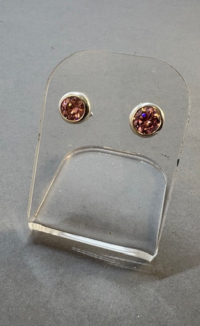 SMALL SILVER STUDS WITH AMETYST LOOKING STONE