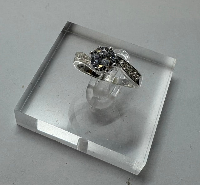 SILVER RING WITH CZ STONE