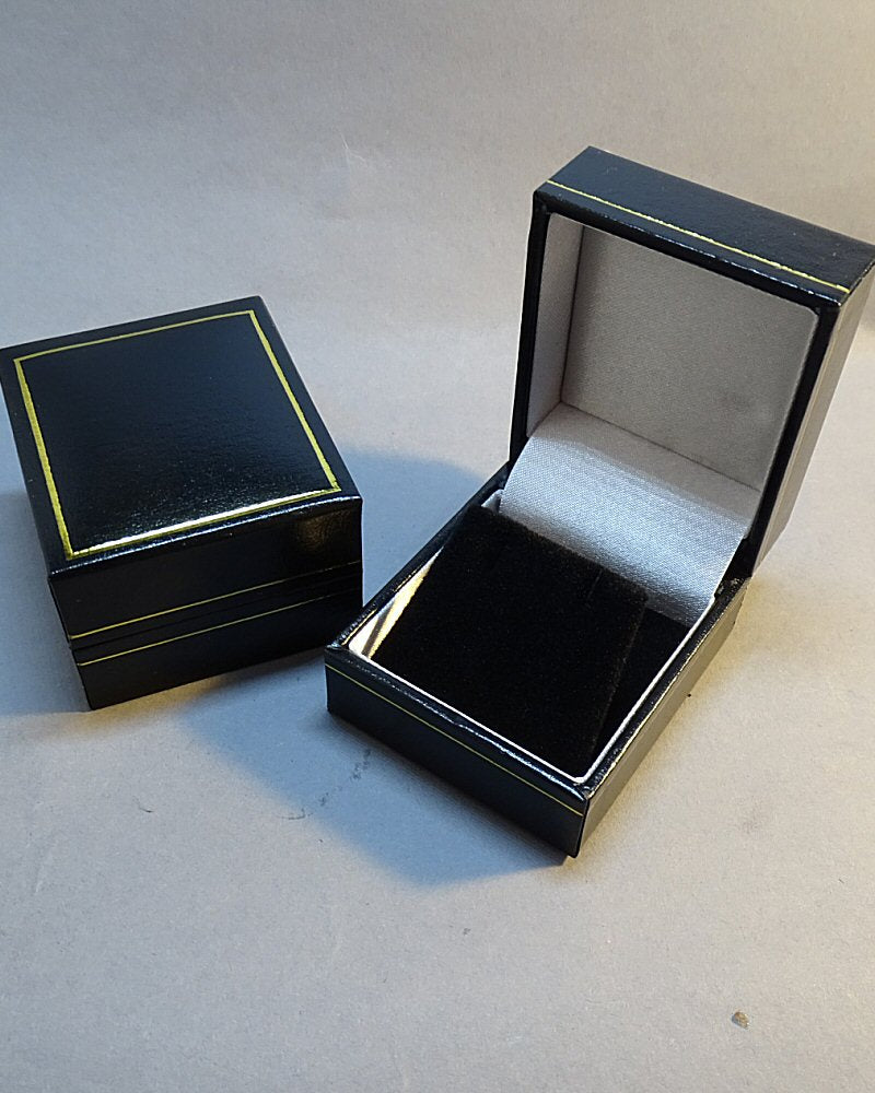 Leatherette earring case