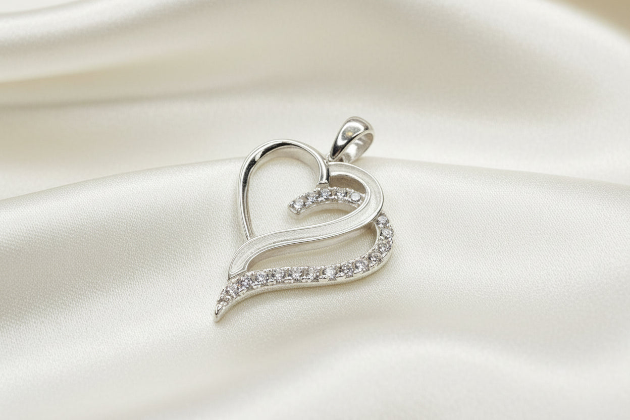 Stunning silver double heart memorial setting